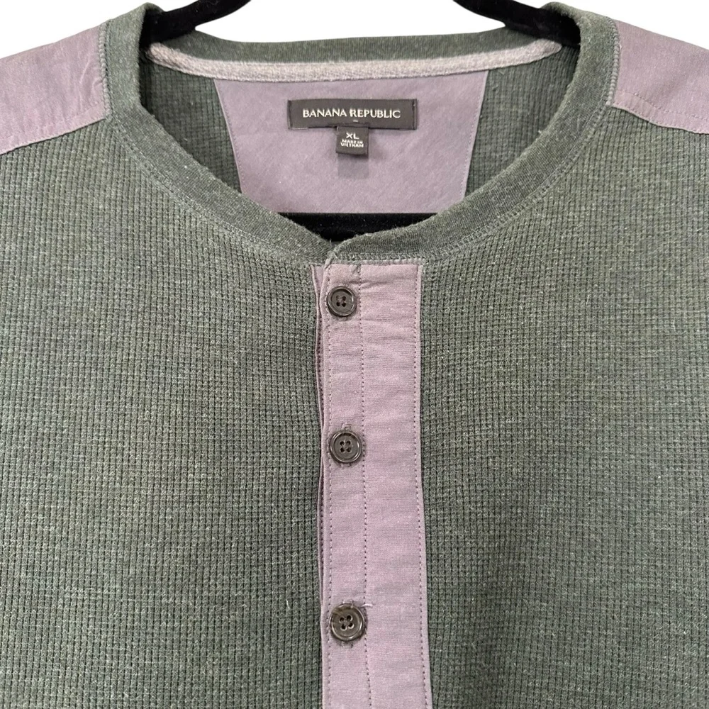 Banana Republic Green‎ Long Sleeve Henley